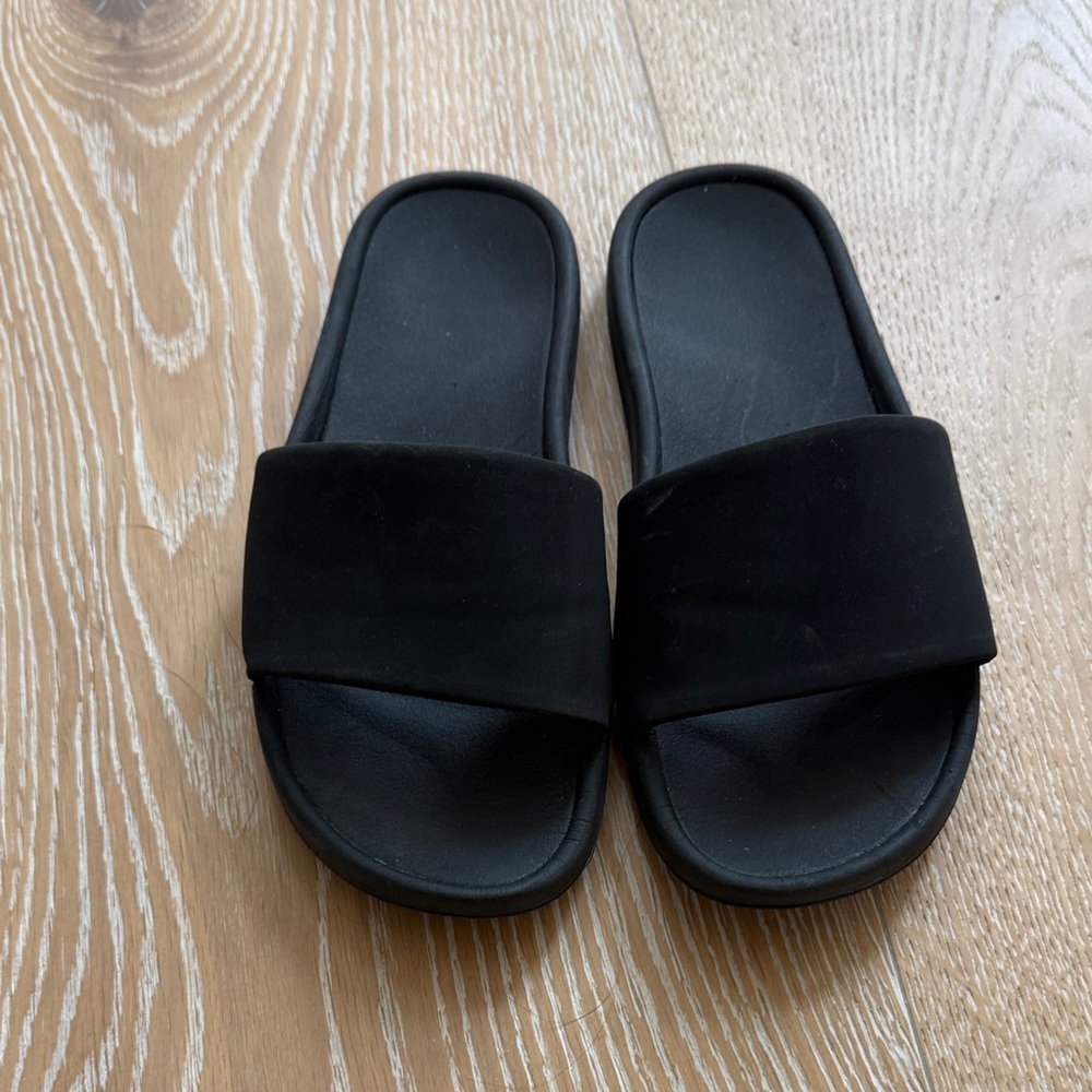 Kids All in motion Soft Black Slide Sandals Size 2